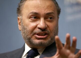 Anwar Gargash y el nuevo jefe del UNRWA mantienen conversaciones sobre los palestinos